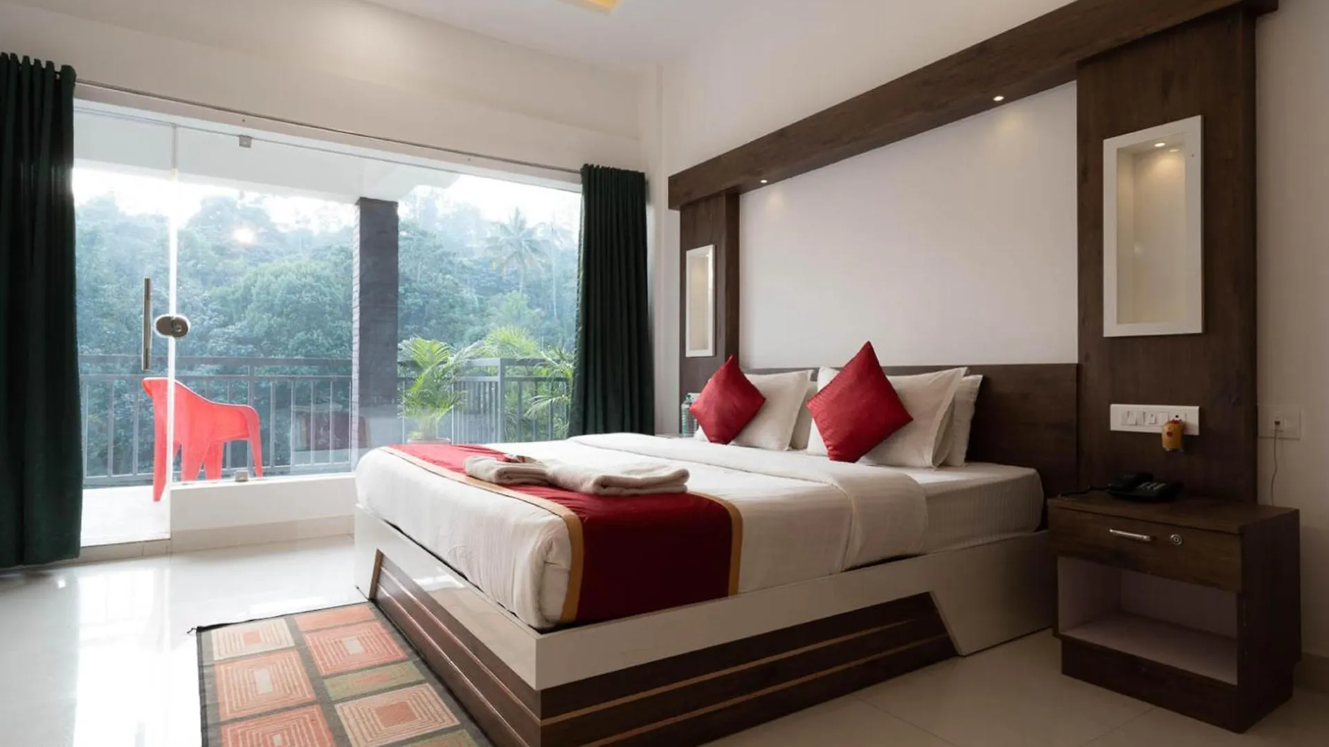 Hotel Pvr Grande Resort Munnar