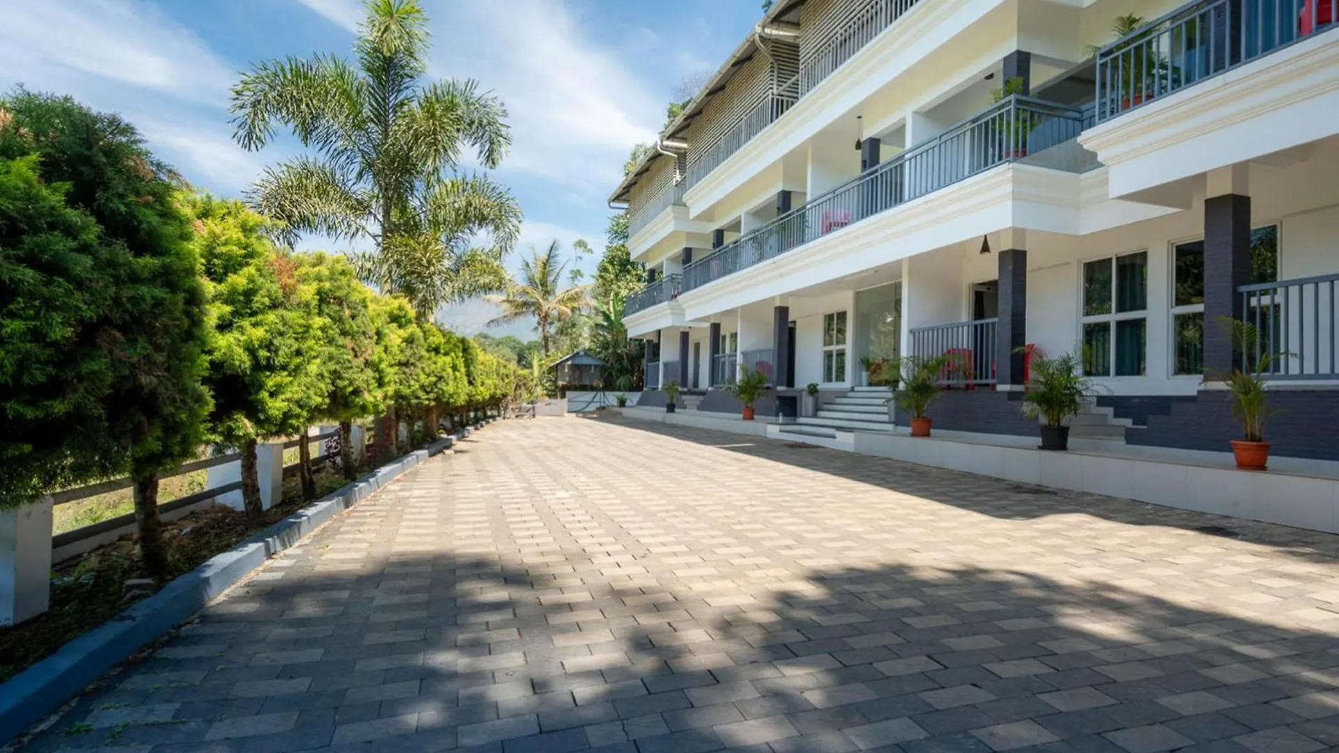 Hotel Pvr Grande Resort Munnar
